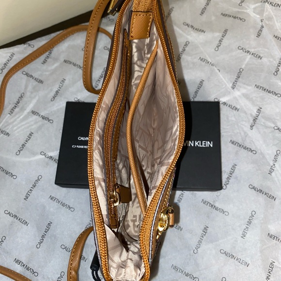 Monogram Logo Zip Top Swing Bag - Picture 3 of 5